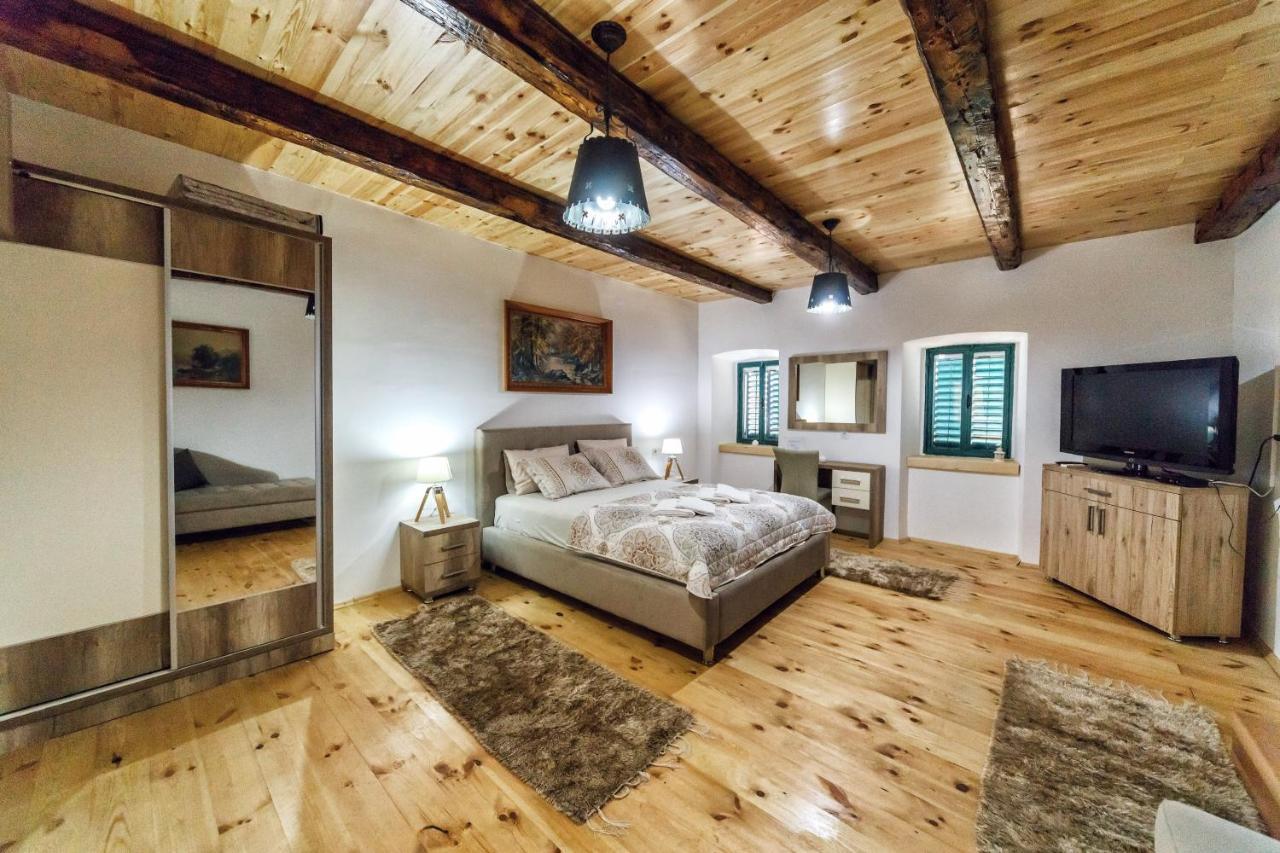 Apartments "Old House Pajovic" Вірпазар Екстер'єр фото